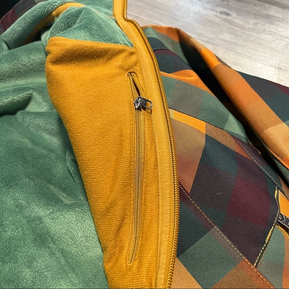 The North Face - Spring/Fall Fleece Lined Waterproof Jacket - Picture 13 of 16